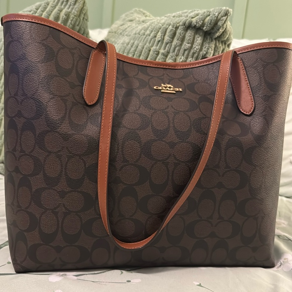 Coach  City Tote